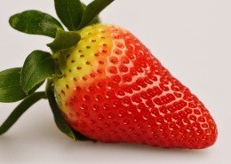 一颗熟透的草莓图片_10张