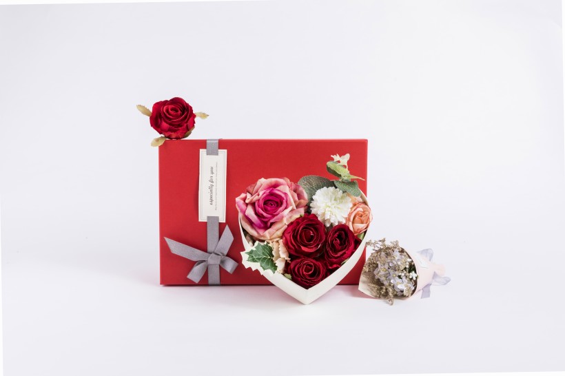 点击大图看下一张：七夕情人节玫瑰花礼盒图片