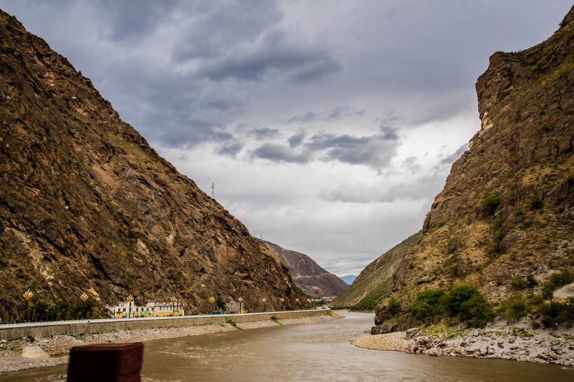 点击大图看下一张：四川甘孜甲居藏寨风景图片