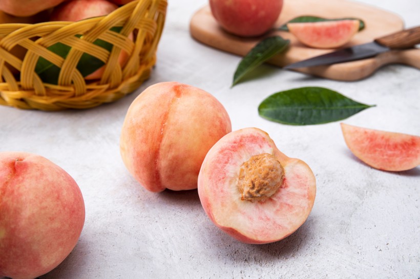 点击大图看下一张：新鲜好吃的水蜜桃图片