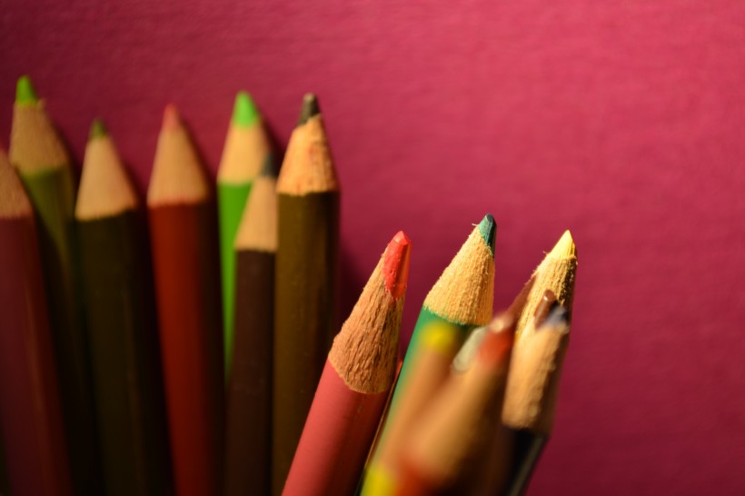 点击大图看下一张：颜色多种多样的彩色铅笔图片