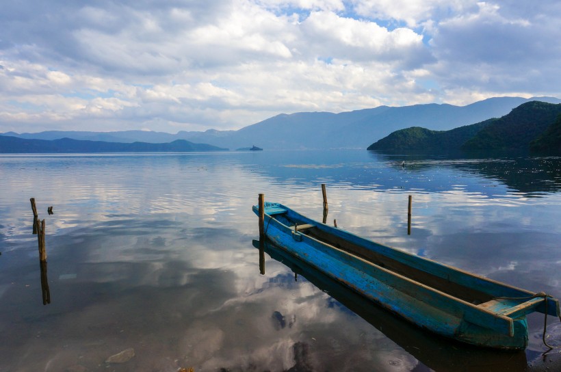 点击大图看下一张：云南丽江泸沽湖图片