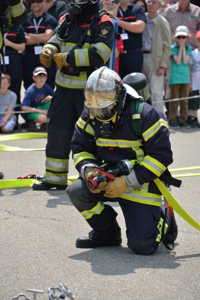 点击大图看下一张：英勇的消防员图片