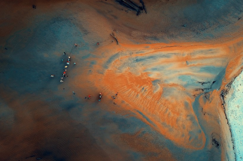 点击大图看下一张：无人机航拍海滩图片