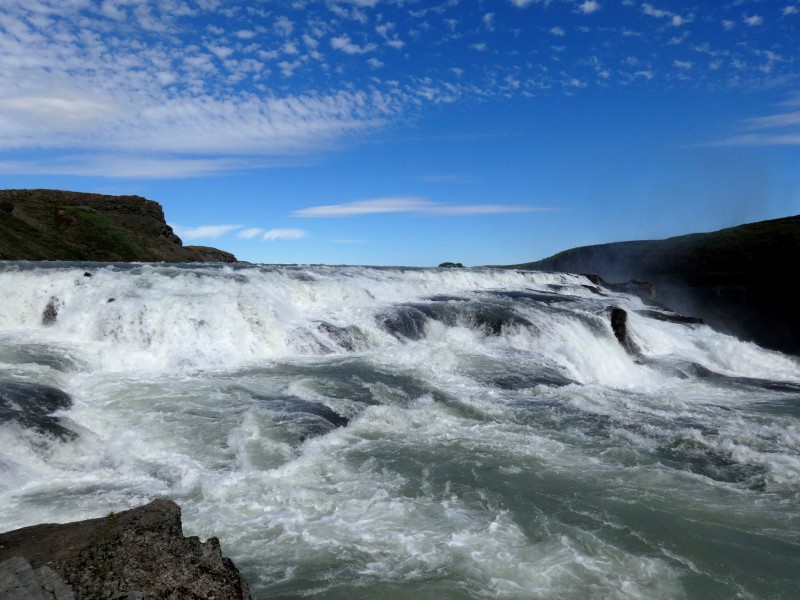 点击大图看下一张：冰岛马鬃瀑布风景图片