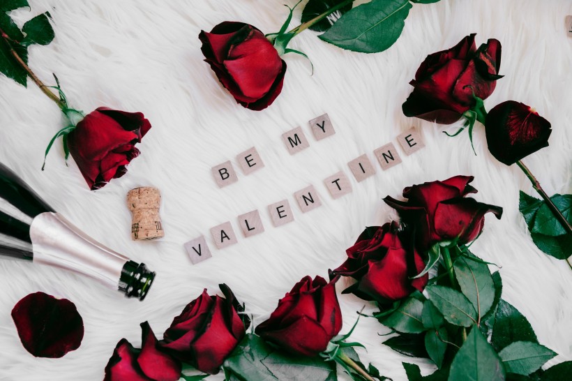 点击大图看下一张：情人节用玫瑰和桌上游戏制造的惊喜图片