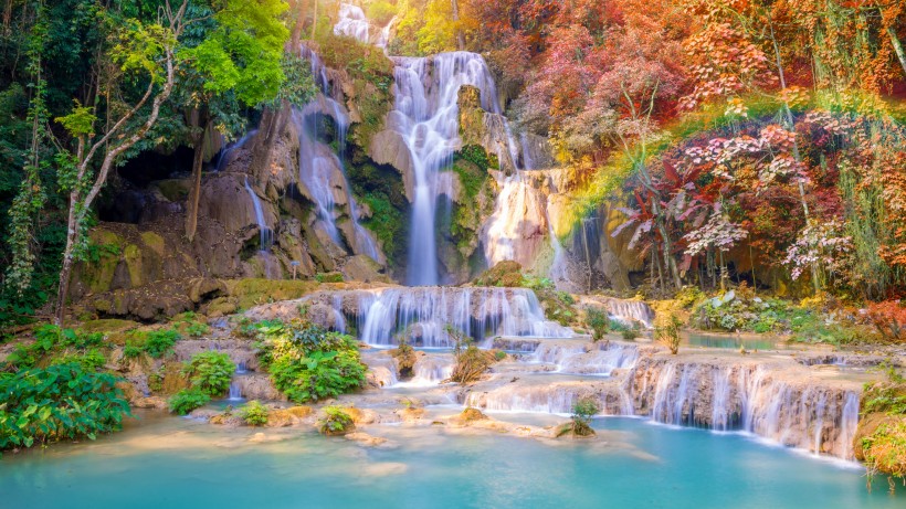 点击大图看下一张：唯美的山间瀑布自然风景图片