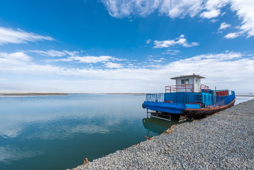点击大图看下一张：青海茶卡盐湖自然风景图片