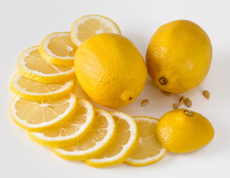 点击大图看下一张：清新可口的柠檬图片
