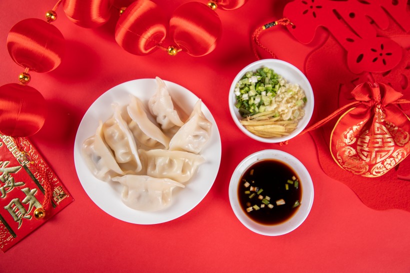 点击大图看下一张：过年春节的饺子图片