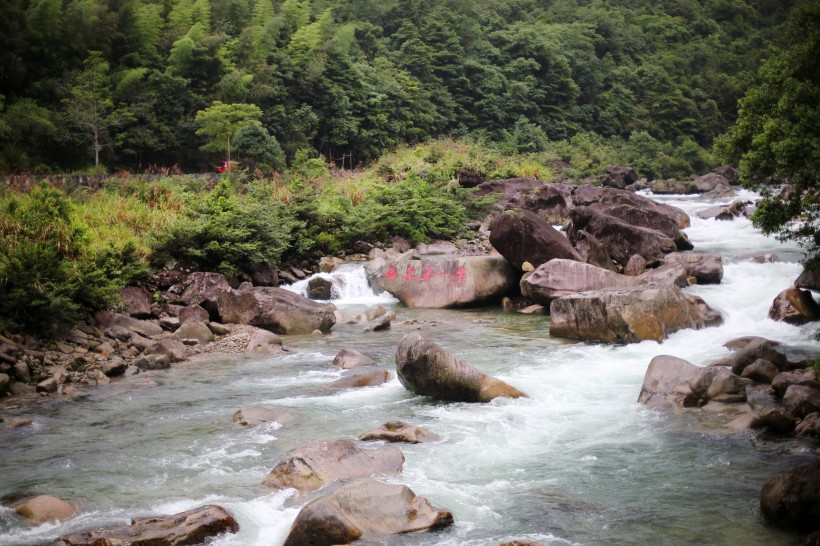 点击大图看下一张：河南洛阳九龙瀑布自然风景图片