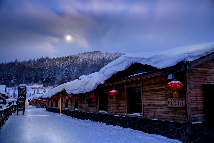 点击大图看下一张：童话般的雪乡晨曦自然风景图片