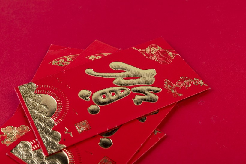 点击大图看下一张：喜庆的新年红包图片
