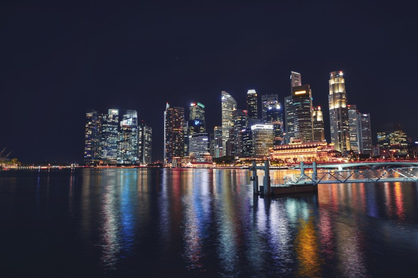点击大图看下一张：新加坡城市夜景图片