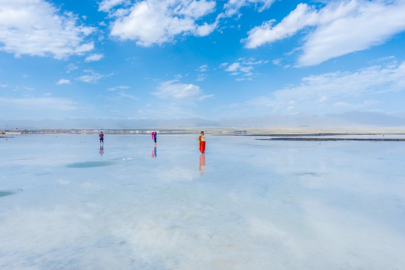 点击大图看下一张：青海茶卡盐湖自然风景图片