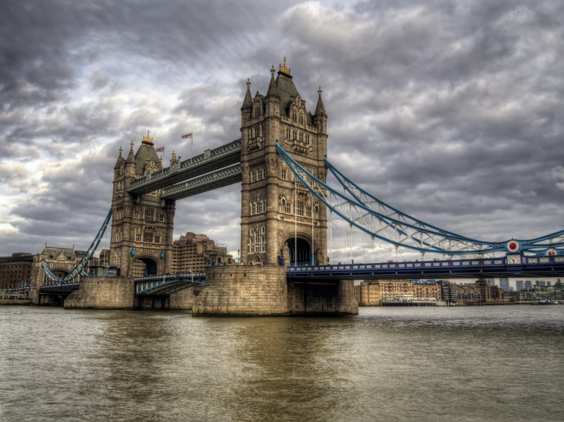 点击大图看下一张：美丽的伦敦塔桥图片