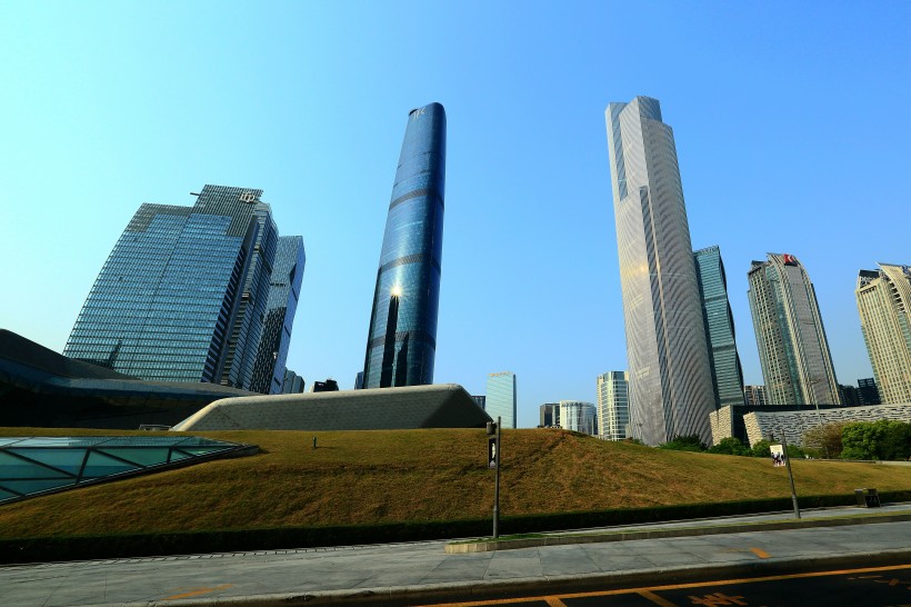 点击大图看下一张：广州双子塔建筑风景图片