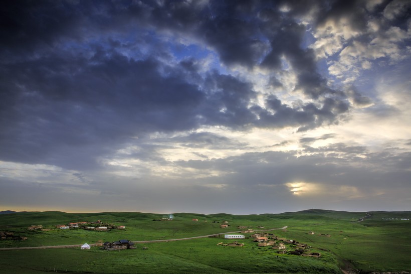 点击大图看下一张：新疆天山琼库什台草原自然风景图片
