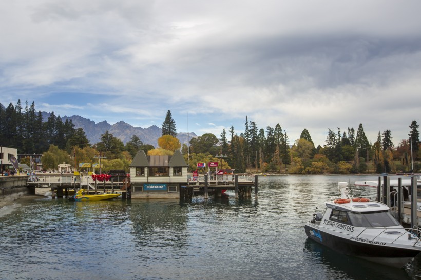 点击大图看下一张：新西兰皇后镇秋季风景图片