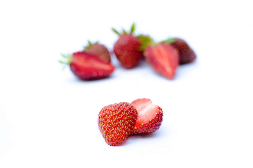 点击大图看下一张：鲜艳的草莓图片