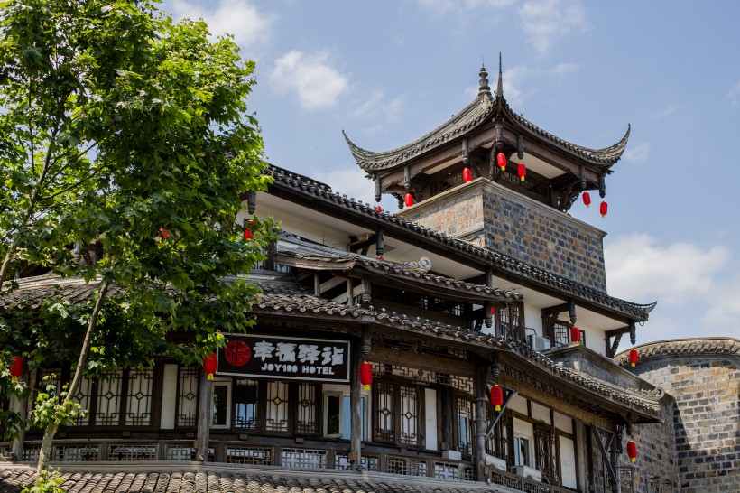 点击大图看下一张：四川都江堰古老建筑风景图片