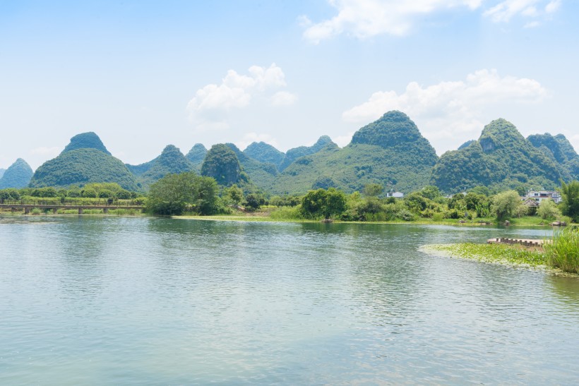 点击大图看下一张：广西桂林漓江自然风景图片