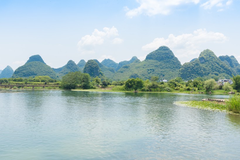 点击大图看下一张:广西桂林漓江自然风景图片