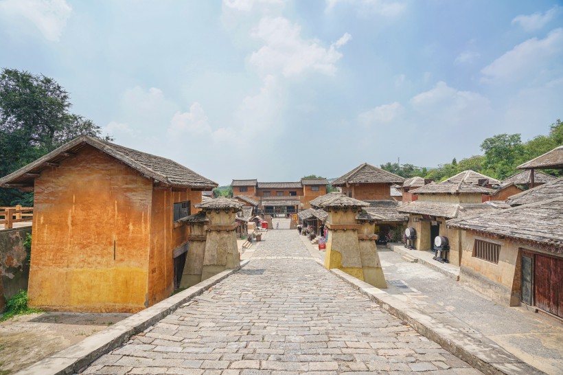 点击大图看下一张：河南焦作影视城建筑风景图片