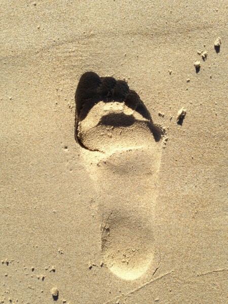 点击大图看下一张：沙滩上的脚印图片