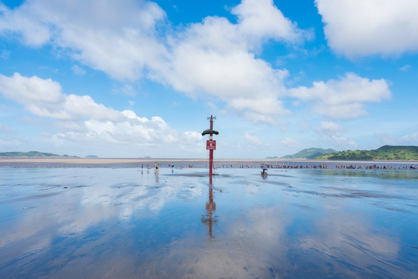 点击大图看下一张：夏日海滨自然风景图片