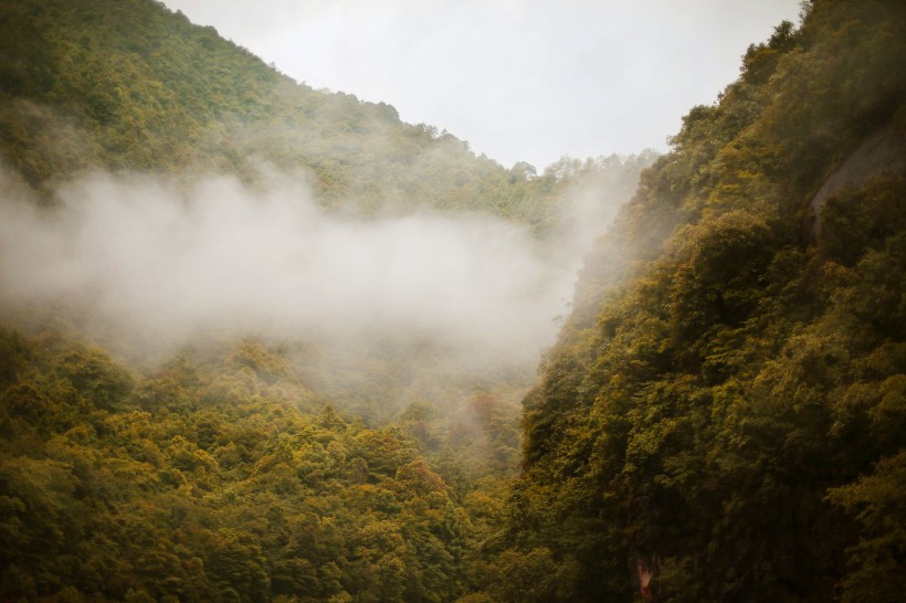 点击大图看下一张：河南洛阳九龙瀑布自然风景图片