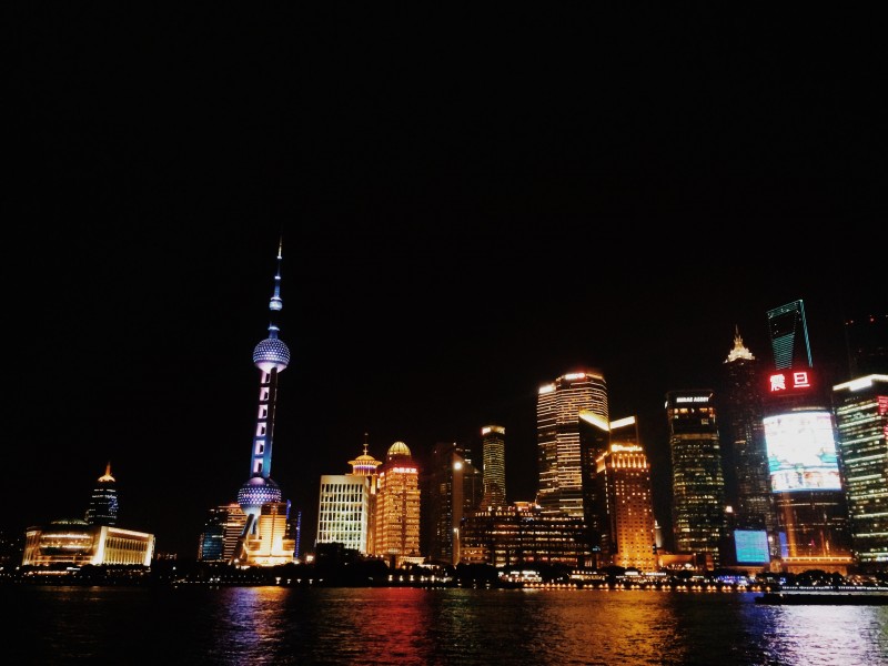 点击大图看下一张：上海东方明珠广播电视塔图片