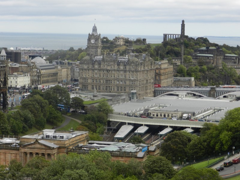 点击大图看下一张：苏格兰爱丁堡建筑风景图片