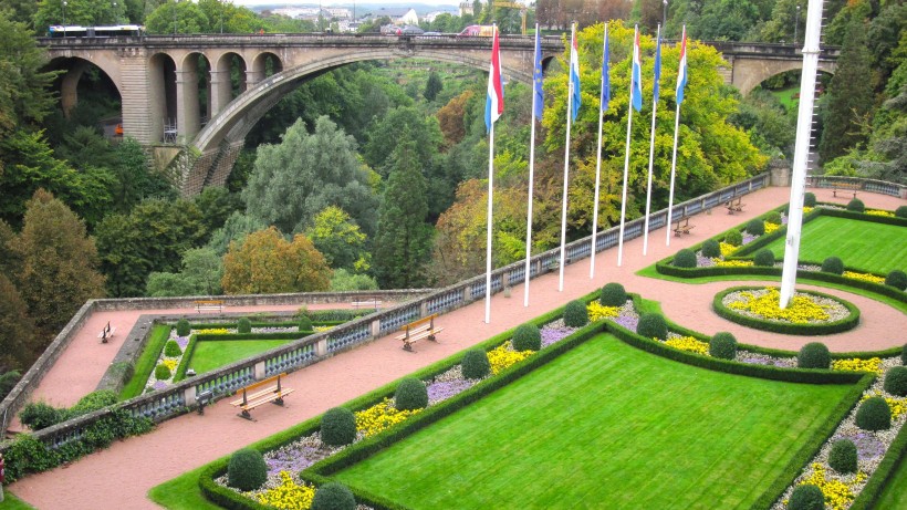 点击大图看下一张：卢森堡城市风景图片