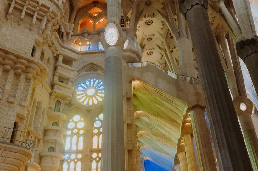 点击大图看下一张：西班牙巴塞罗那的教堂图片