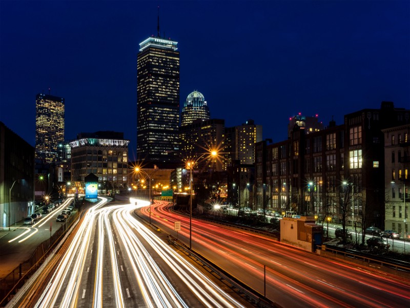 点击大图看下一张：美国波士顿城市夜景图片