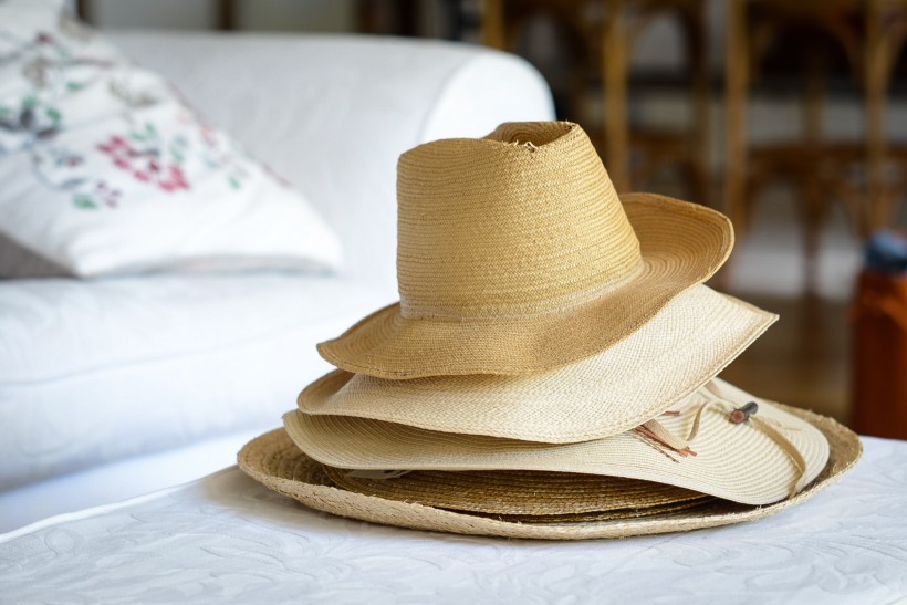 点击大图看下一张：夏季出游必备的遮阳草帽图片