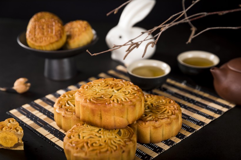 点击大图看下一张：中秋节广式月饼图片