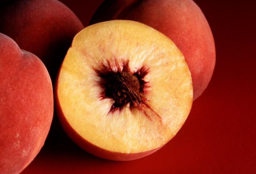 点击大图看下一张：新鲜好吃的桃子图片
