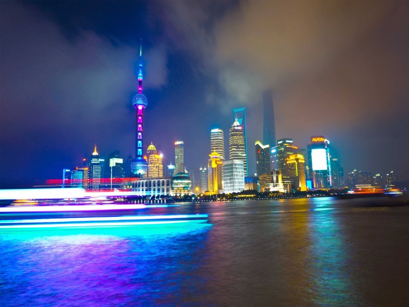 点击大图看下一张：上海外滩城市风景图片
