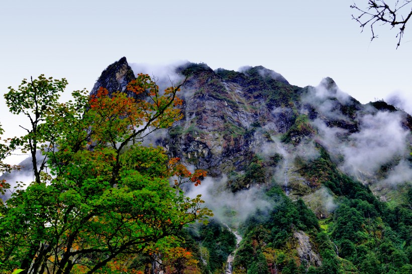 点击大图看下一张：风景美如画的四川川西自然风光图片
