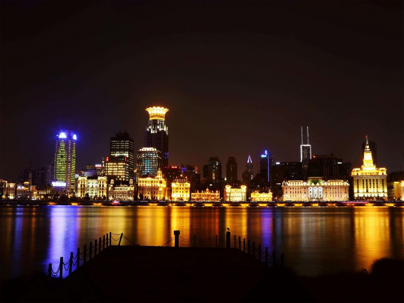 点击大图看下一张：上海外滩城市风景图片