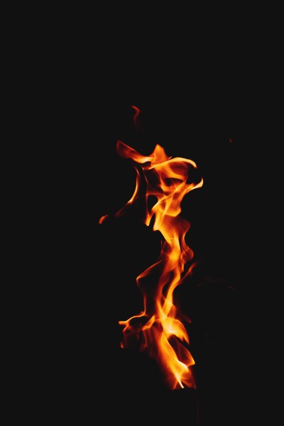 点击大图看下一张：燃烧的火焰图片