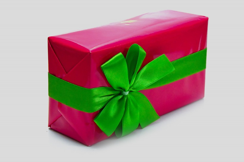 点击大图看下一张：红色生日包装盒图片