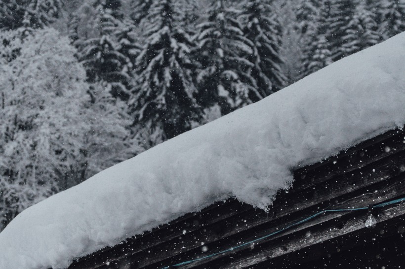 点击大图看下一张：奥地利的雪山图片