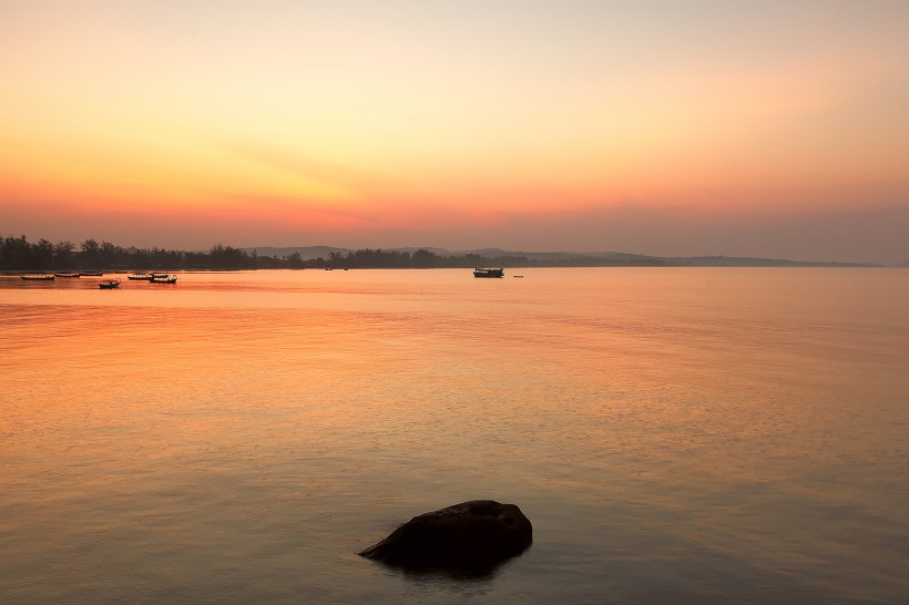 点击大图看下一张：柬埔寨西哈努克港自然风景图片