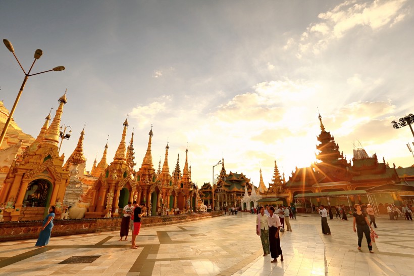 点击大图看下一张：缅甸瑞光大金塔建筑风景图片