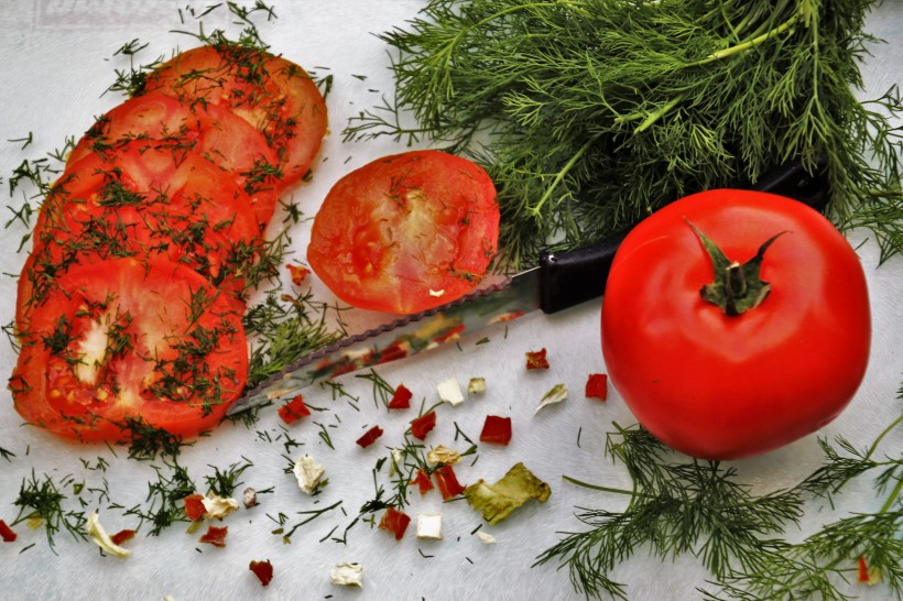 点击大图看下一张：切开的西红柿图片