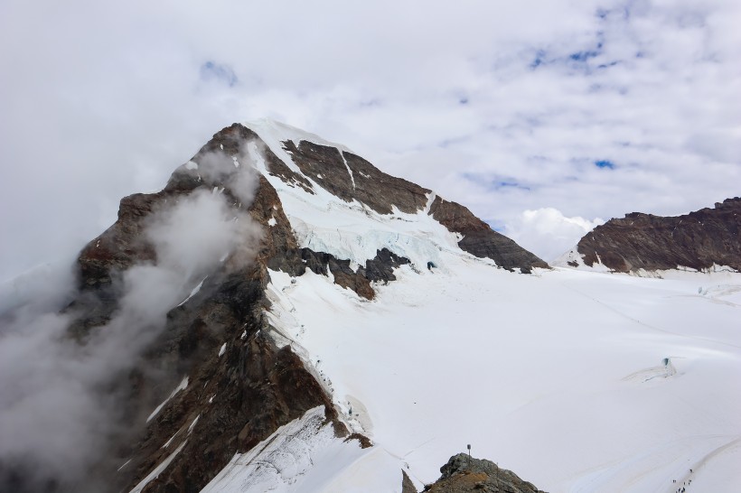 点击大图看下一张：瑞士少女峰自然风景图片
