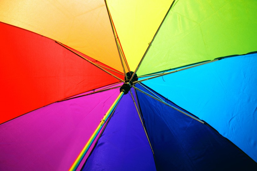 点击大图看下一张：色彩鲜艳的雨伞图片